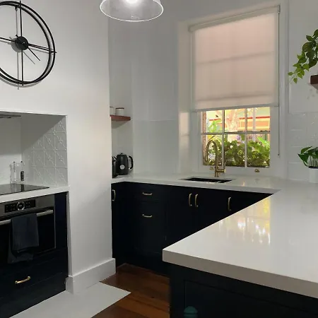 Warders Cottage: Iconic Cottage In The Heart Of Freo Fremantle Exterior photo