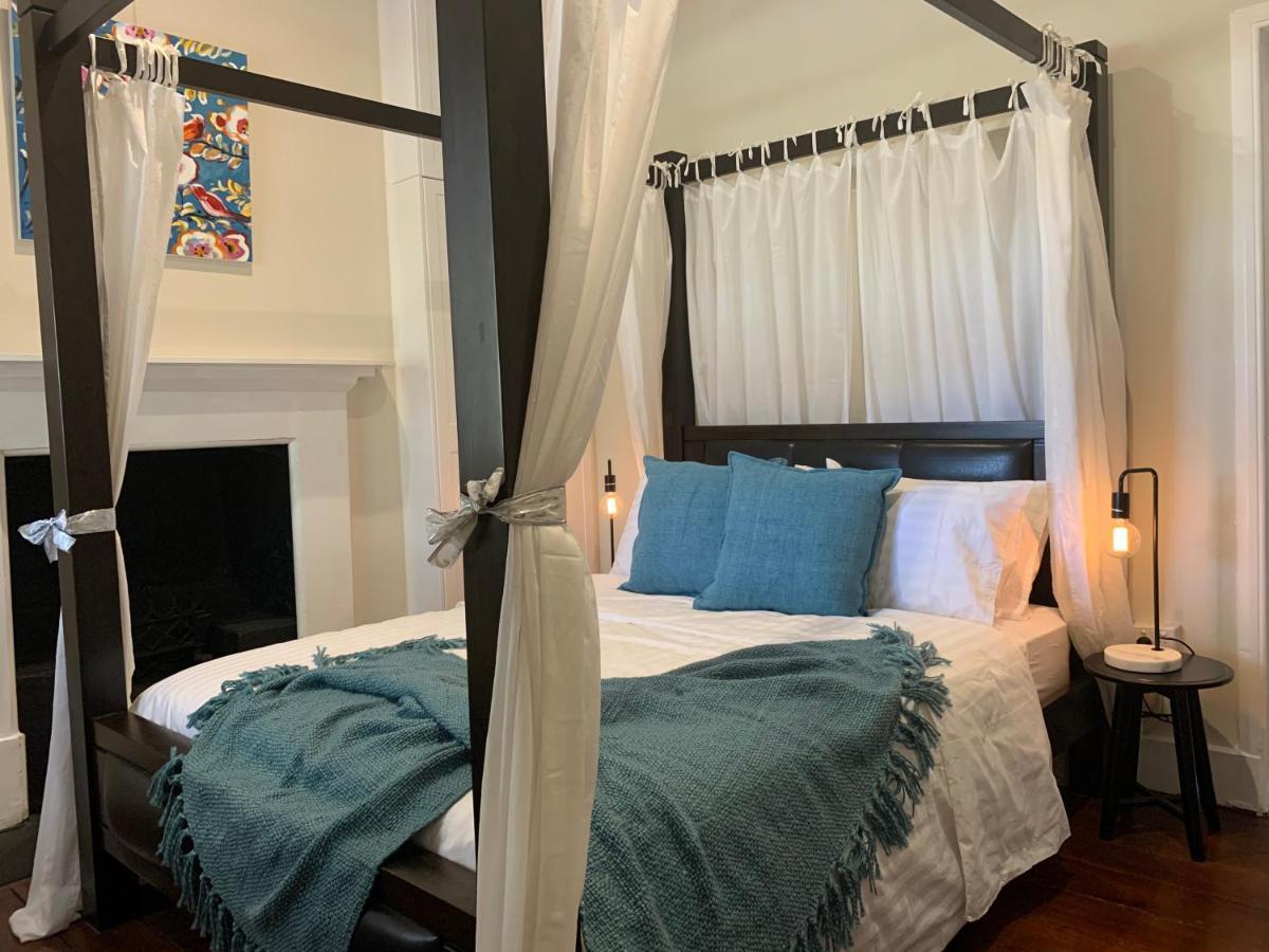 Warders Cottage: Iconic In The Heart Of Freo *