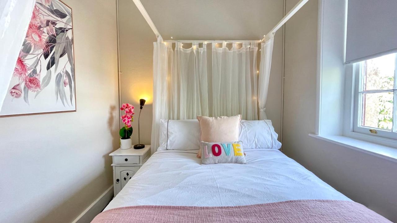 Warders Cottage: Iconic In The Heart Of Freo * Fremantle